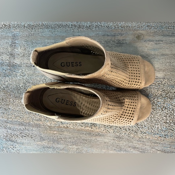 Guess Olysa Sandal Tan Size 7.5 Women’s Open Toe Slip On Block Heel - Picture 9 of 11